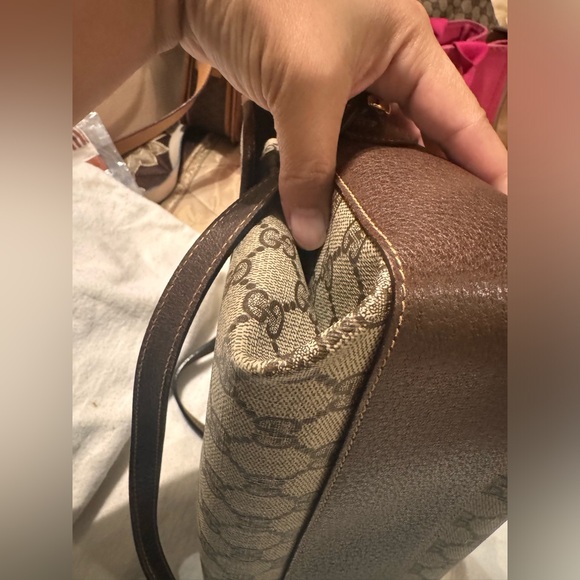 ❌❌SOLD ON FB❌❌Vintage Gucci Crossbody - Picture 4 of 17